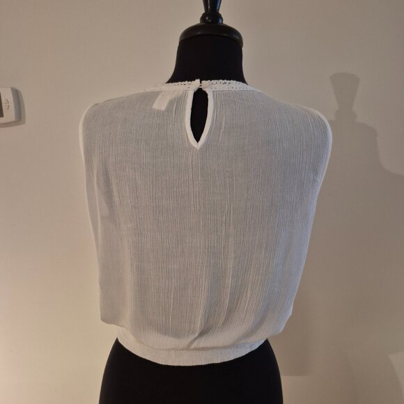 Japna Women`s Embroidered Top - Picture 2 of 3